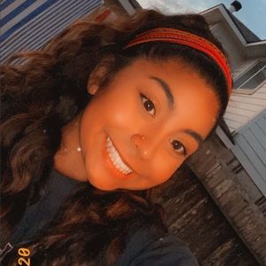 Meet your Posher, Alexia